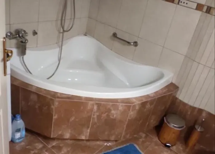 Modern Gorgeous 2 Bd Escape In